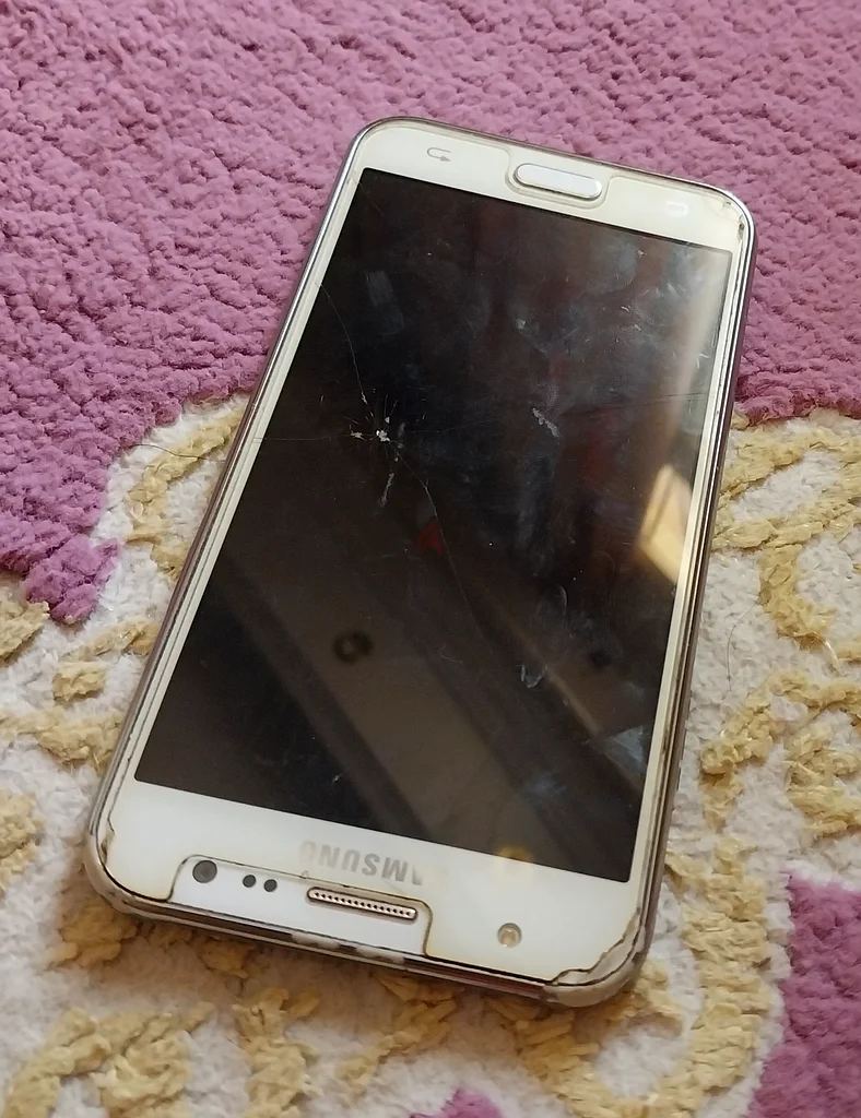 سامسونج جالاكسي جي 5 يحتاج فقط إلى بطارية63183249661058113