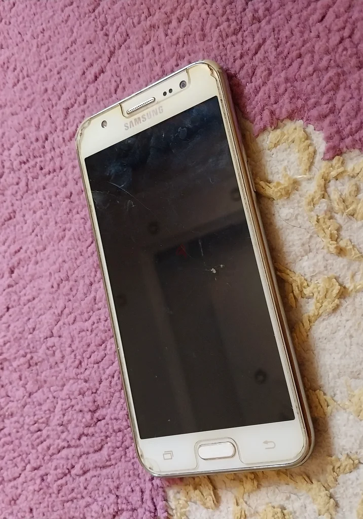 سامسونج جالاكسي جي 5 يحتاج فقط إلى بطارية63183249661058112