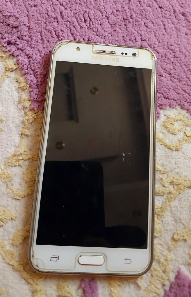 سامسونج جالاكسي جي 5 يحتاج فقط إلى بطارية63183249661058111
