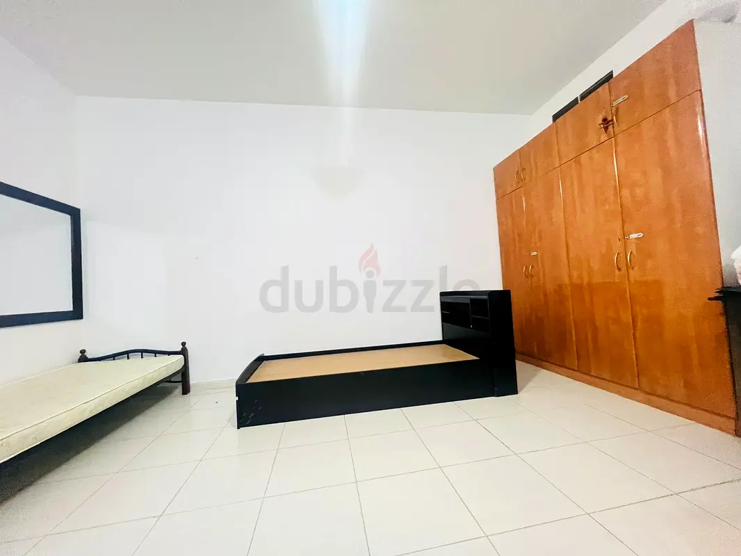 Apartment/Flat for Rent Bed space for girls or Room for girls