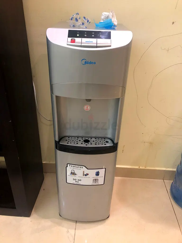 Bottom load water dispenser