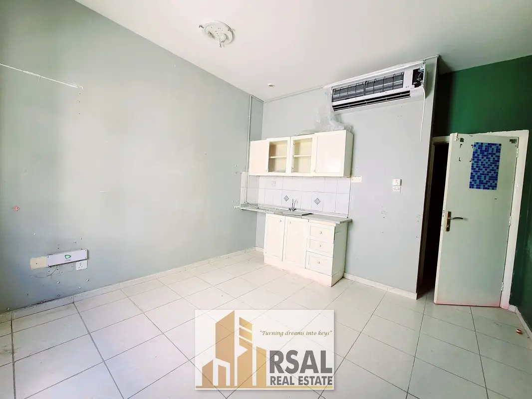 Apartment/Flat Lavish studio in Muweilah near by Bus Stand in cheap