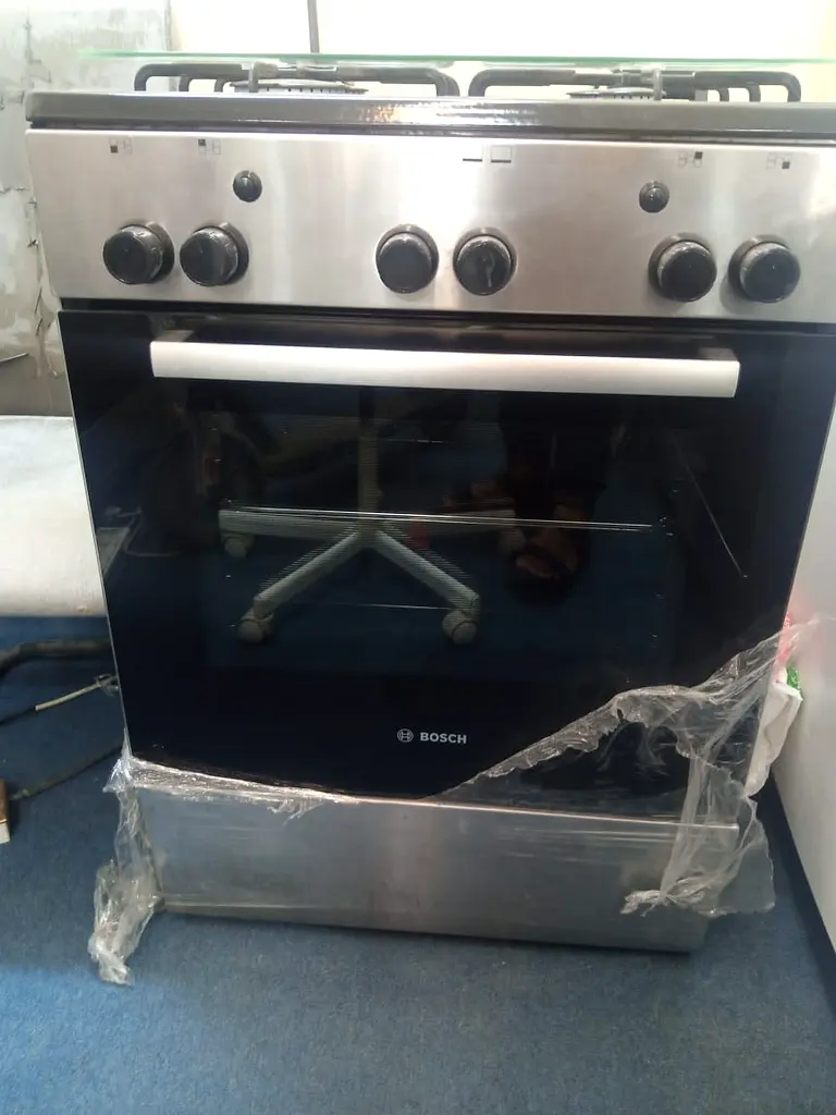 Gas cooking range with free delivery