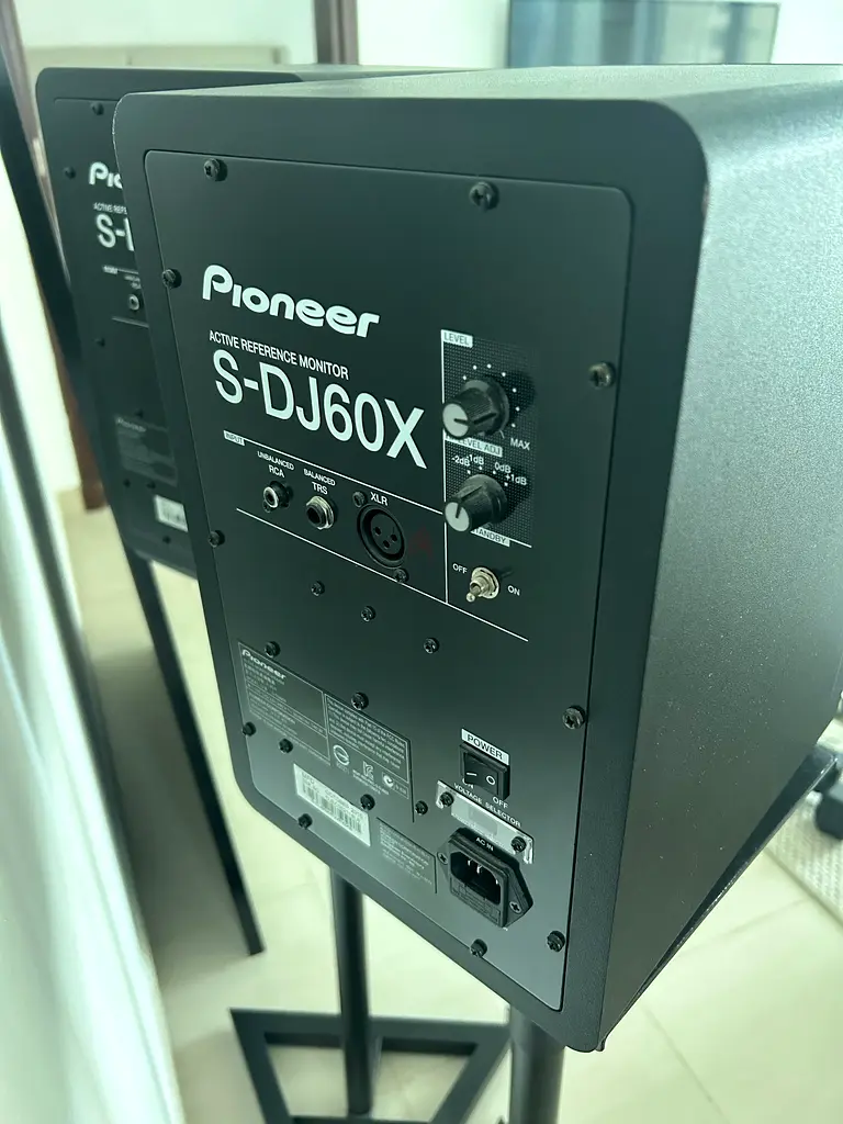 2 Pioneer speakers SDJ60X with stands