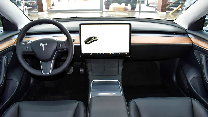 TESLA MODEL 3 | STANDARD RANGE | 202263175703480193114