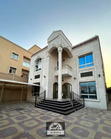 A Residential And Commercial Villa Suitable For Housing And Commercial Activities, Located On A Mai