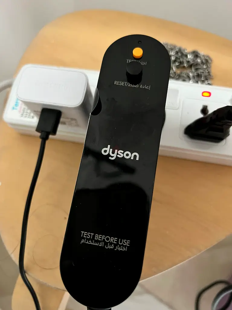 USED 1MONTH HALF ONLY Dyson 2024 AirStrait with box and non slip heat