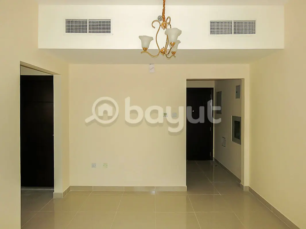 Apartment/Flat 1 BHK , Super Deal, First tenant / 6 Cheques parking