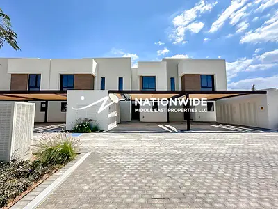 Vacant | Relaxing Townhouse | Convenient Location