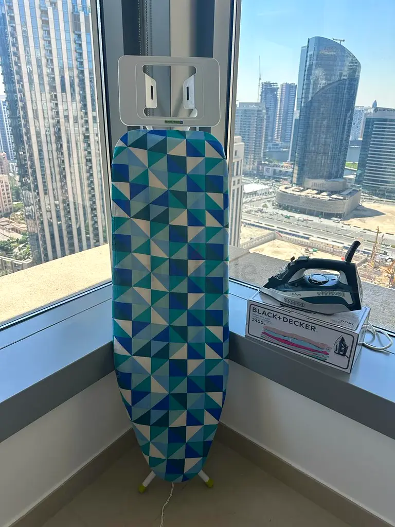 Steam Iron BLACK+DECKER 2400W 90g/min + Ironing board