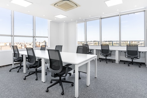 Find Office Space In Dubai, Bcw - Jafza View 18 19 For 5 Persons With Everything Taken Care Of
