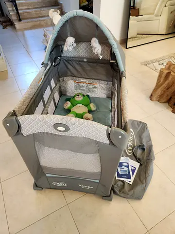 Graco 3 stage travel cot with travel bag and canope