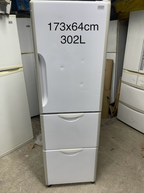 Hitachi Japanes technology Refrigerator.173x54cm.302L.Excellent conditionPrice included delivery