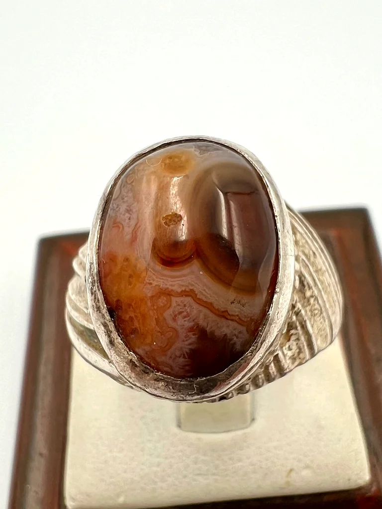 Ring with a rare old Sulaimani agate stone63231694186371112