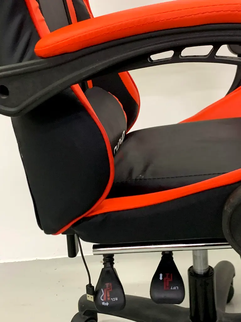 OHAHO Gaming Chair with footrest