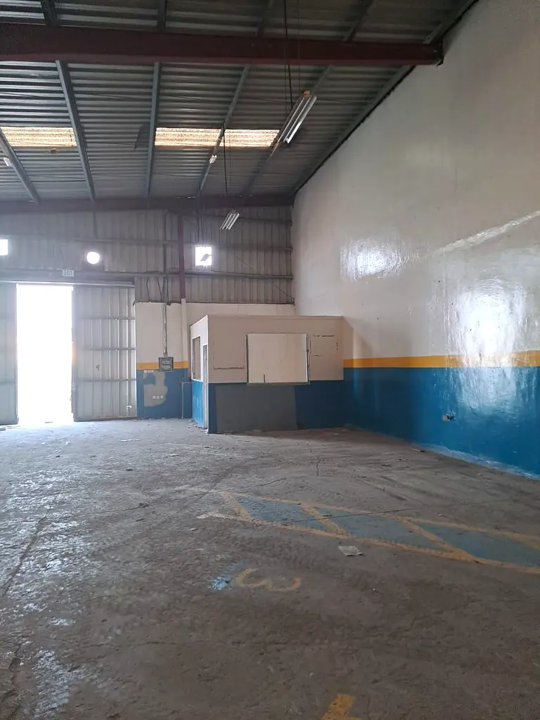Warehouse 2000 SQFT WAREHOUSE FOR RENT WITHOUT ELECTRICITY AND WATER