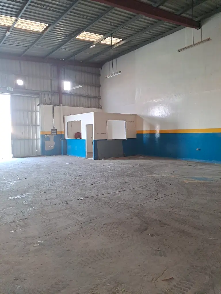 Warehouse 2000 SQFT WAREHOUSE FOR RENT WITHOUT ELECTRICITY AND WATER