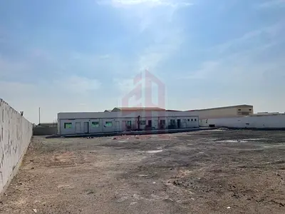 ساحة مفتوحة ، @ 3.2 / قدم مربع للاستخدام الصناعي ، مع جدار في أم القيوين