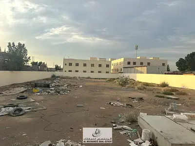 Industrial land for rent in Al Sajaa, Sharjah The land area is 20,000 feet 1800 meters The land is