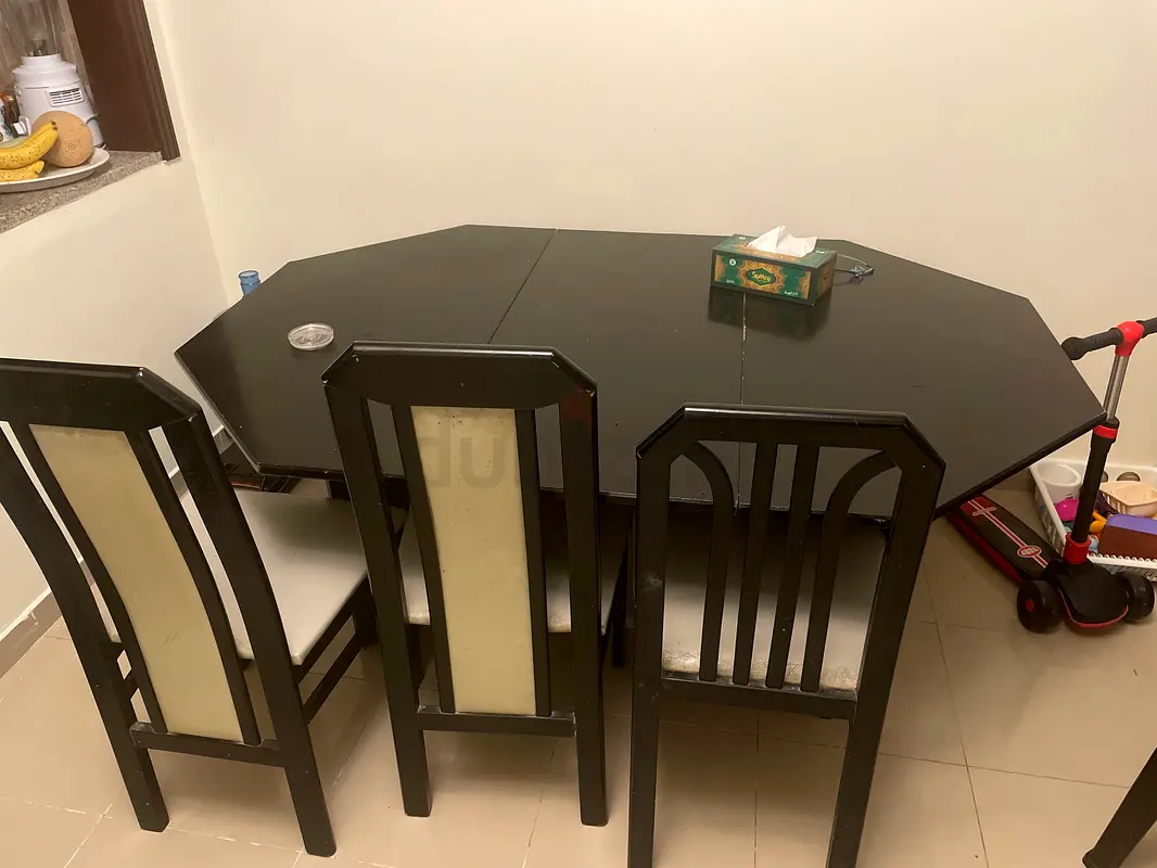 Dining Table expandable 6 seater, 3 chairs