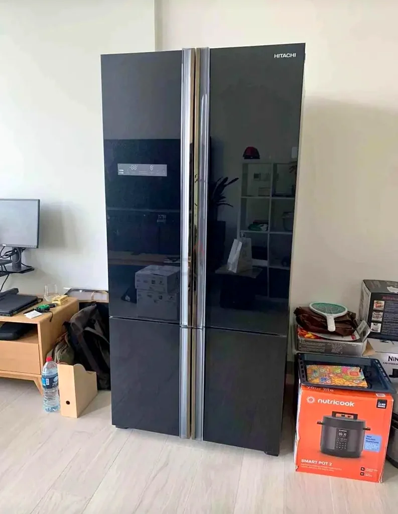 Hitachi 4Door refrigerator bottom freezer