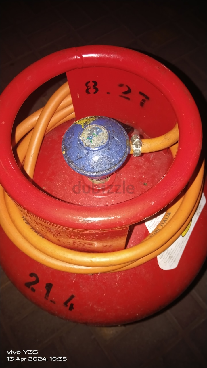 Dubai Medium Size 20kg Gas Cylinder (80%)full With Regulater And Pipe 