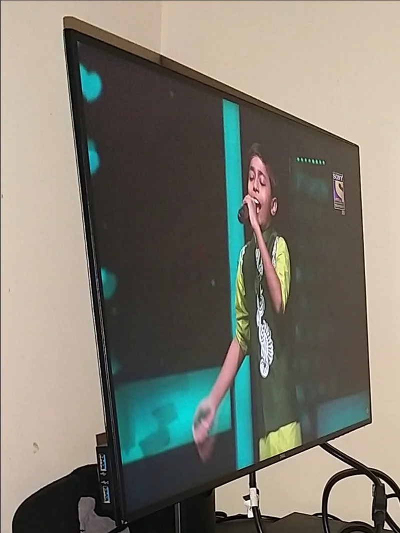 شاشة ديل 25 بوصة من فئة 2K، فائقة الوضوح بدقة QHD، بلوحة إضاءة خلفية LED، مع منفذ HDMI وحامل هيدروليكي، الموديل رقم U2518D63256600347394112