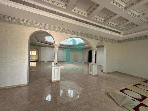 Luxurious Five-bedroom Villa In Al Barsha 2