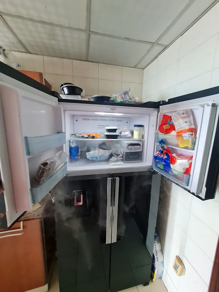 Hitachi 4-Door refrigerator freezer with water dispenser ice maker63265603182465111