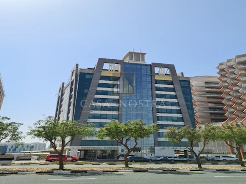 A Freehold Luxurious Office With Unbelievable Price