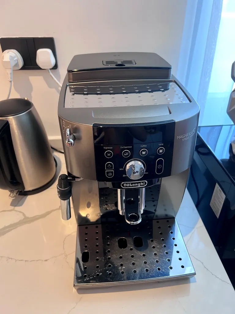 De Longhi Magnifica S Smart Coffee Machine دوبيزل