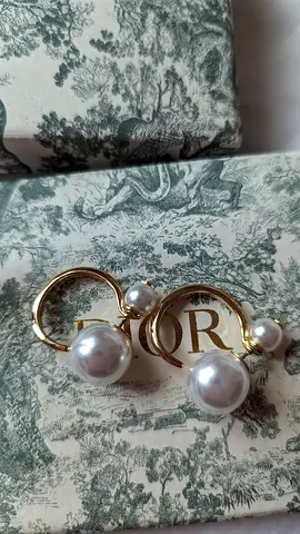 Dior earing