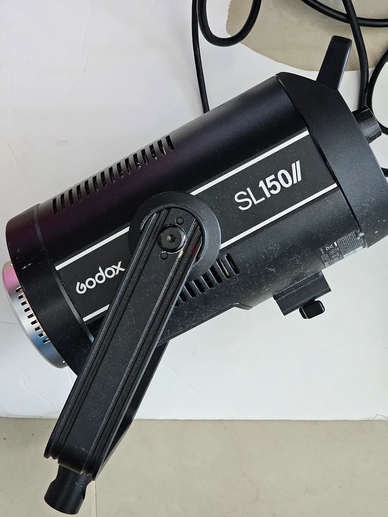 Godox sl 150 II video light (not working looks like the fuse gone) دوبيزل