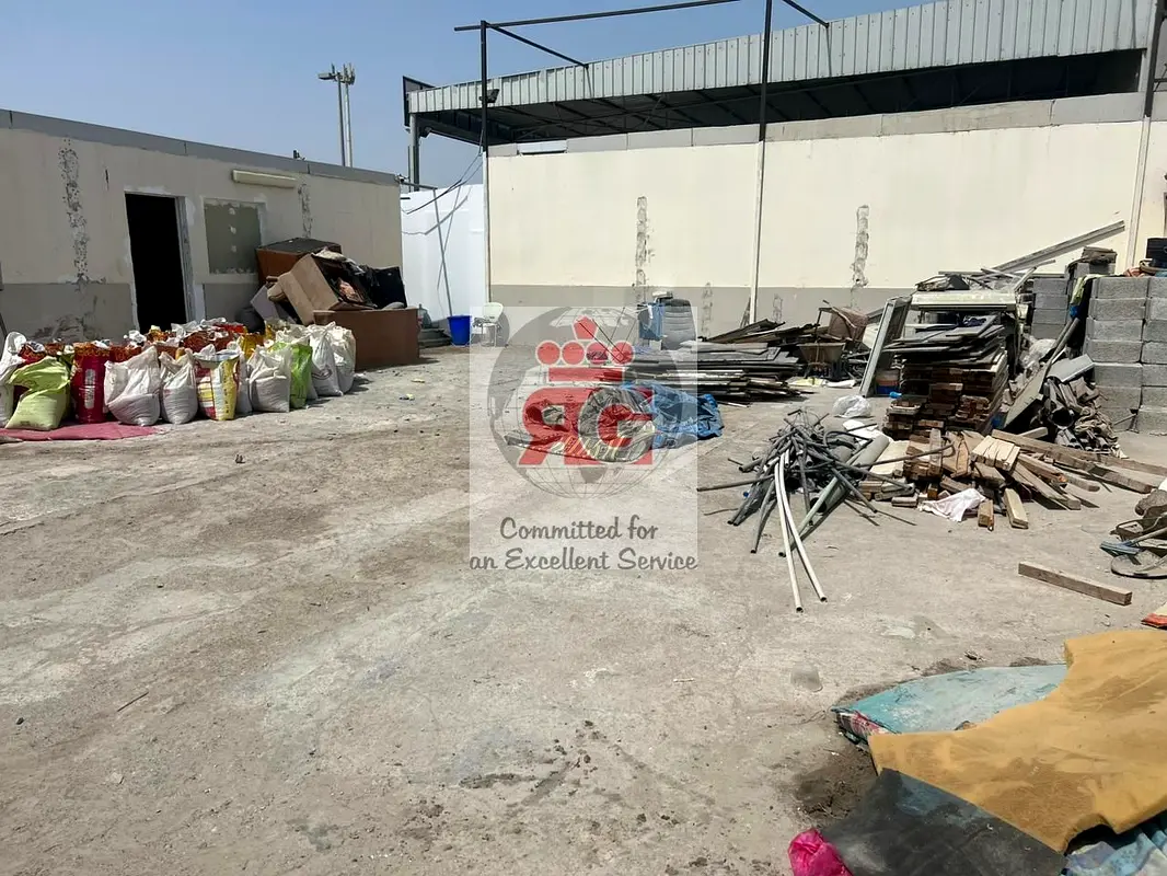Warehouse 200 sqm Open yard available for rent at Musaffah