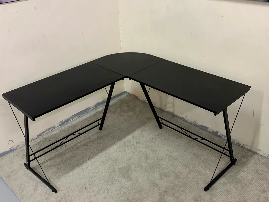 Corner study table | dubizzle