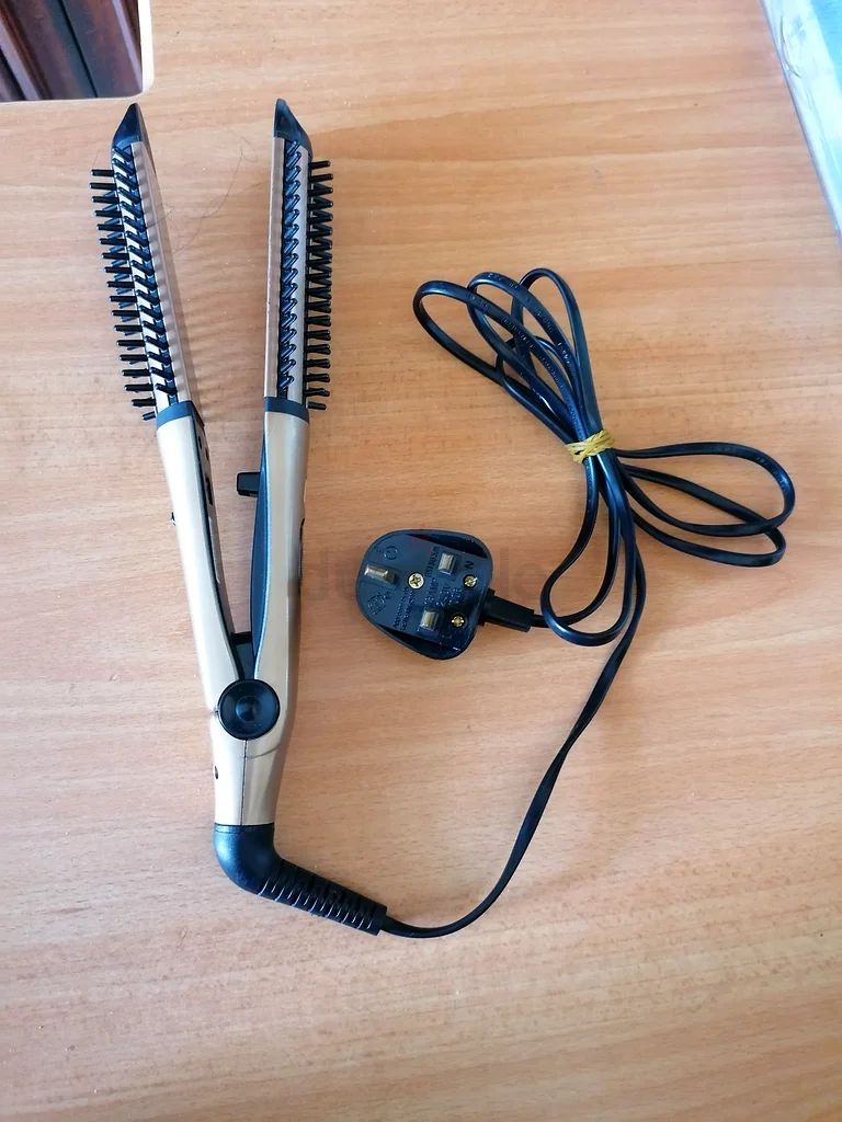 hair stylist  straighteners63242688367746112