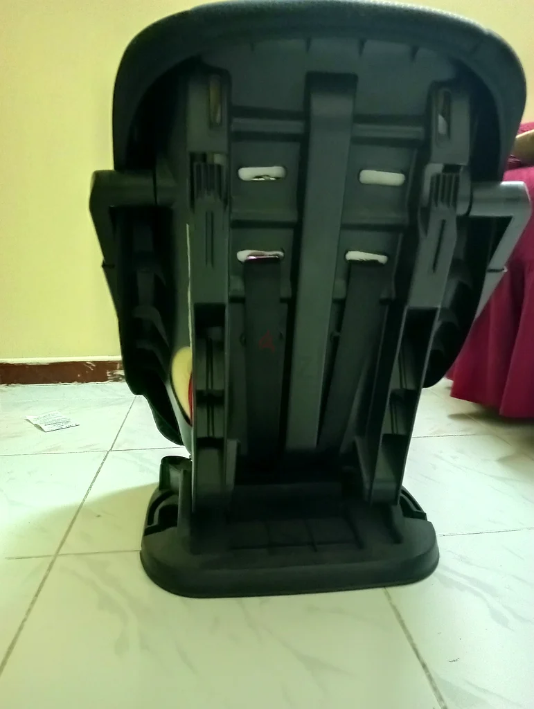 مقعد سيارة جديد للأطفال الصغار والكبار، للبيع عند الانتقال.63227807748739111