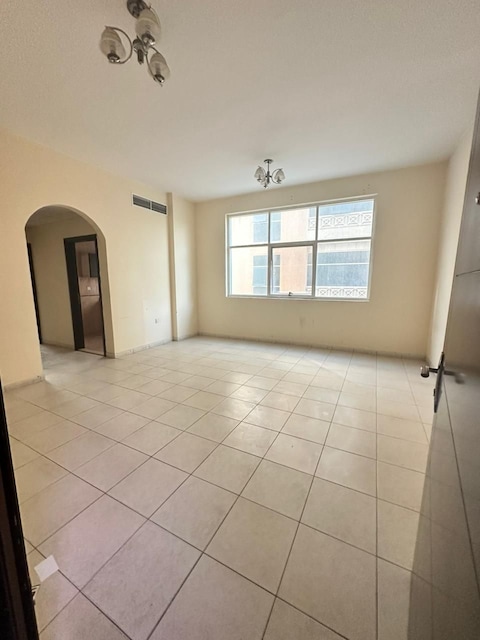 A Large Room And A Hall With 1 Bathroom And Free Parking In Al Jurf 2, Close To City Center , Al It