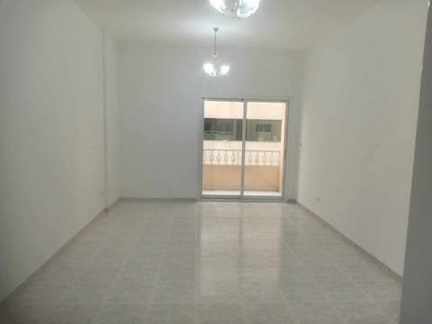 HOT OFFER !! FULLY SPACIOUS 2BHK APARTMENT WITH BALCONY CENTRALIZED AC AND GAS JUST 32k IN AL QASIM