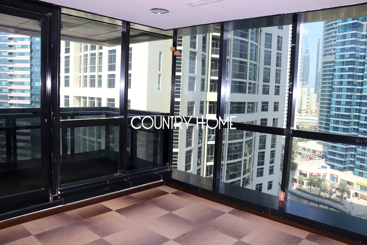 Office Prime Office Rental Low Floor Fitted with Partitions