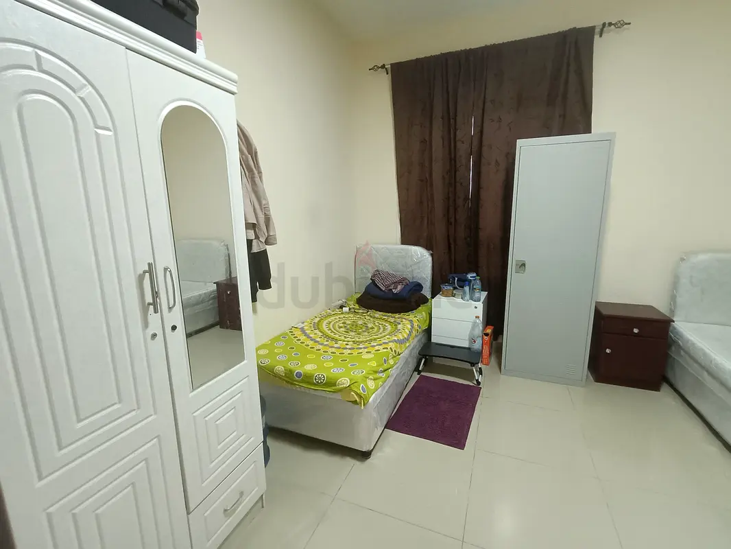 Apartment Executive male bachelors Bed space available in Burdubai