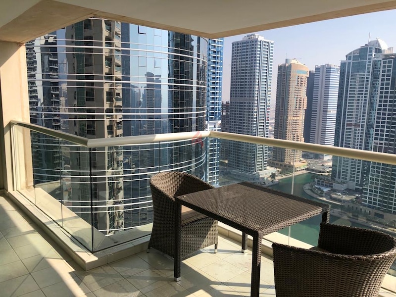 Apartment: Master Room Attch Balcony Higher Floor Lake, Sheikh Zayed N 