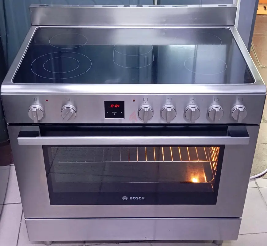 Bosch 5 Ceramic Burner Full Electric Cooking Range