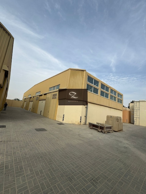 For Rent Annual In Sharjah / Al Sajaa Emirates Industrial City Excellent Location On A Public Stree