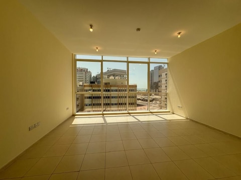 Sea Facing 2 Bedrooms Flat With Lift Parking