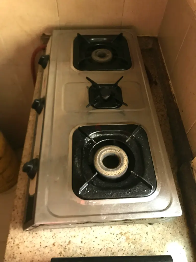 Gas stove with Sharjah cylinder