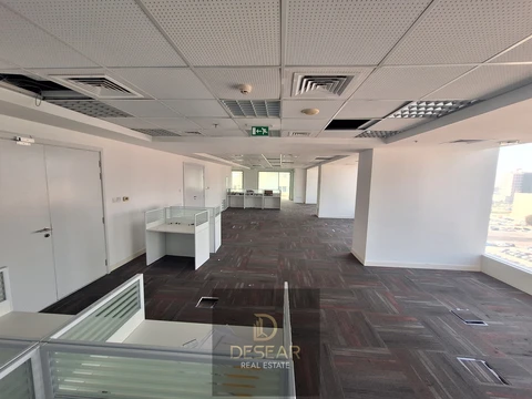 Jumeirah Side View / Fully Fitted Office