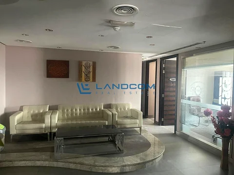 Chiller Freee || Fully Furnished || Close To Metro||