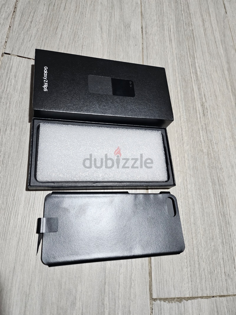 Samsung Flip 5 512GB Middle East | dubizzle