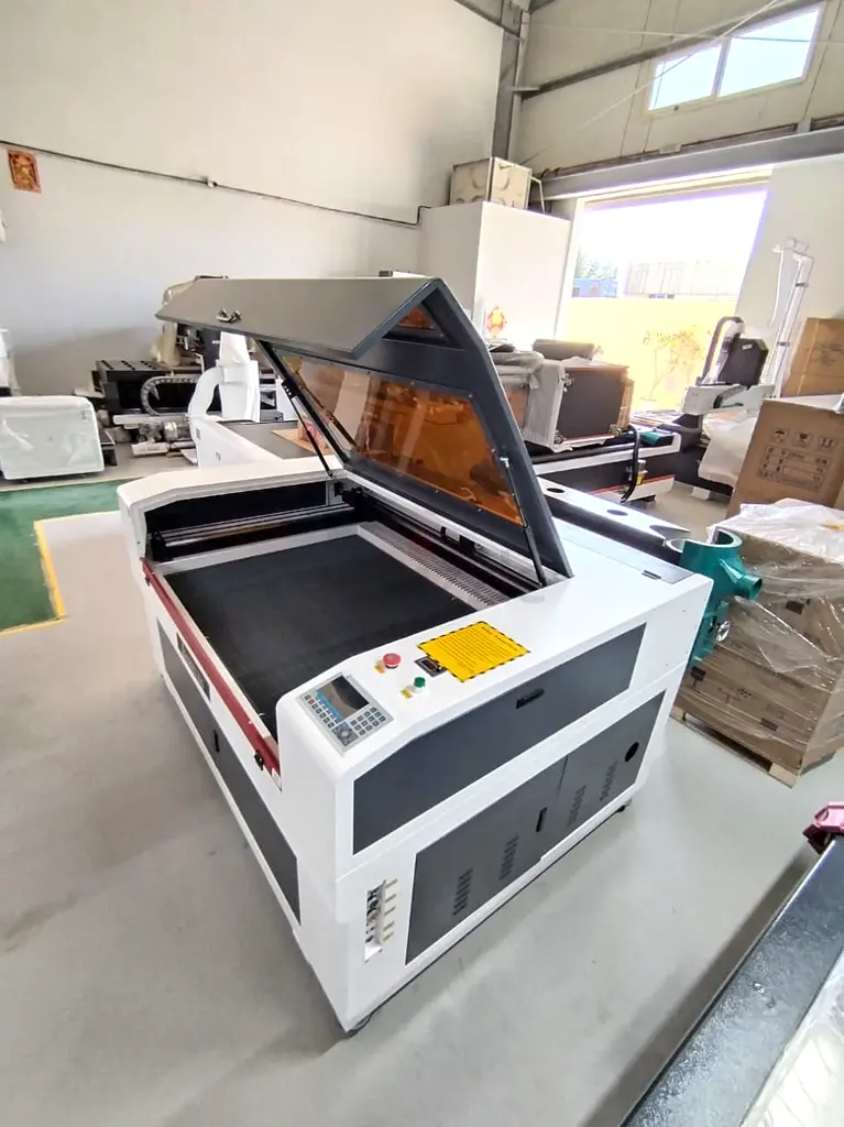 ACo2 laser machine for sale63257633560193112